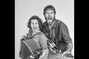 Akkordeon, Banjo und zwei kraftvolle Stimmen